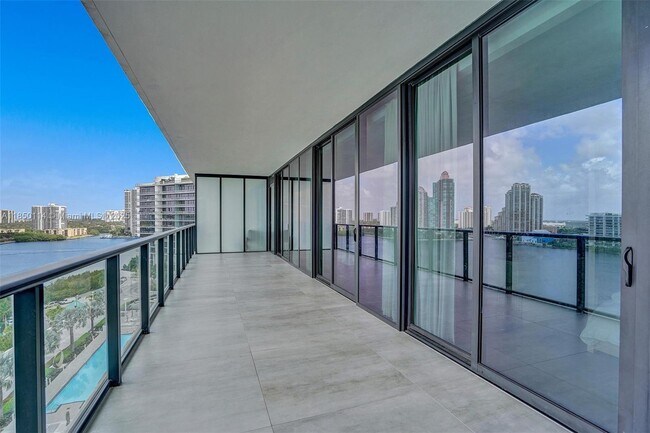 Building Photo - 5000 Island Estates Dr