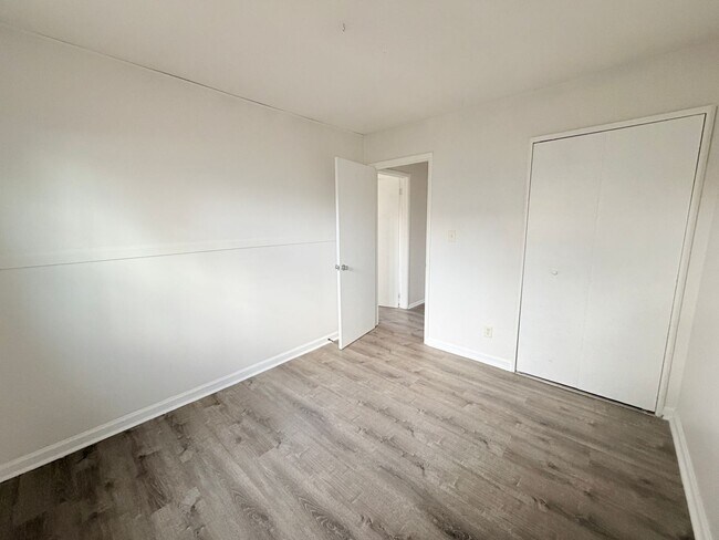 Building Photo - Now Showing this 4 Bedroom/2 bath in New Whiteland, IN