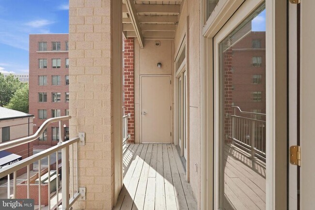 Building Photo - 309 Holland Ln