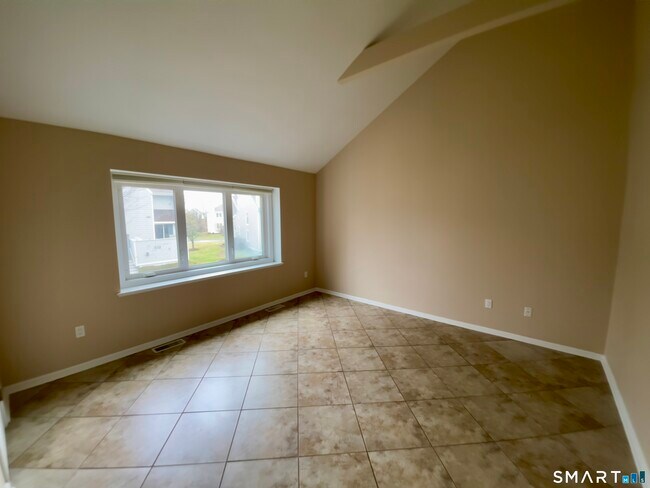 Building Photo - 65 Sandpiper Crescent