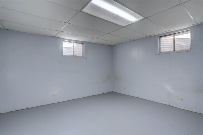 Building Photo - 3 Bedroom 3 Bathroom Home on a 1 Acre Lot