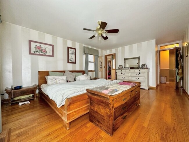 Building Photo - Beautiful / Spacious 3 Bed 3 Bath Ranch Style Single Family Home!