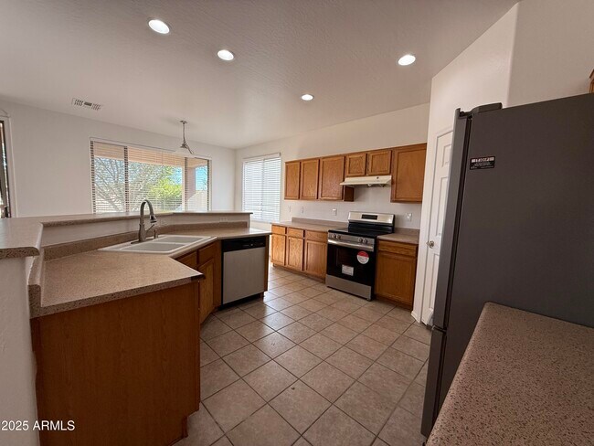 Building Photo - 6813 S 55th Ln