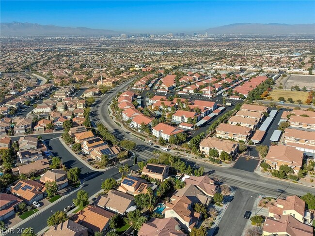 Building Photo - 756 Ezzat St