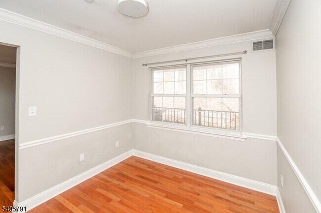 Building Photo - 52 Brookside Ln