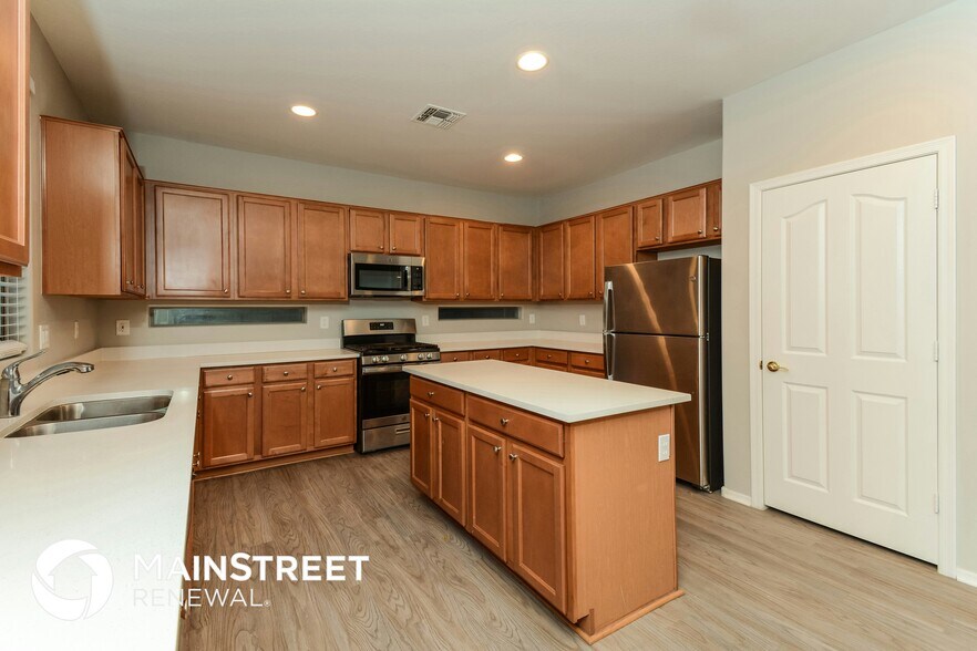 Building Photo - 17039 W Ipswitch Way