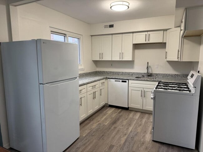 Building Photo - 314 College Park Dr