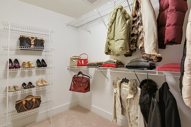 Building Photo - 700 Park Regency Pl NE