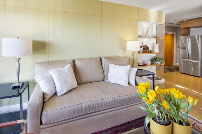 Building Photo - Downtown Anchorage Two Bedroom Two Bath wi...