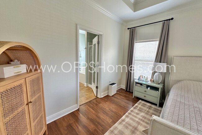 Building Photo - South Crestview 3/2 Available 8/1