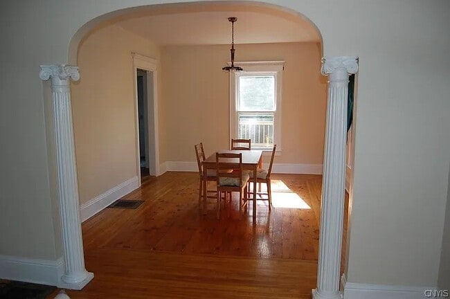 Building Photo - 312 Allen St