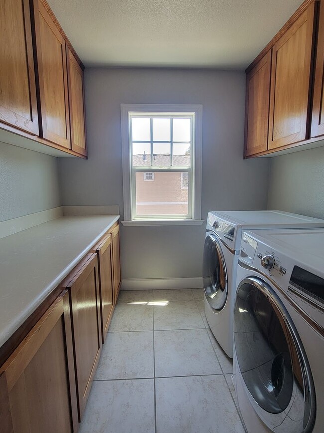 Building Photo - Charming Midtown Petaluma  – 3 Bed, 2.5 Bath