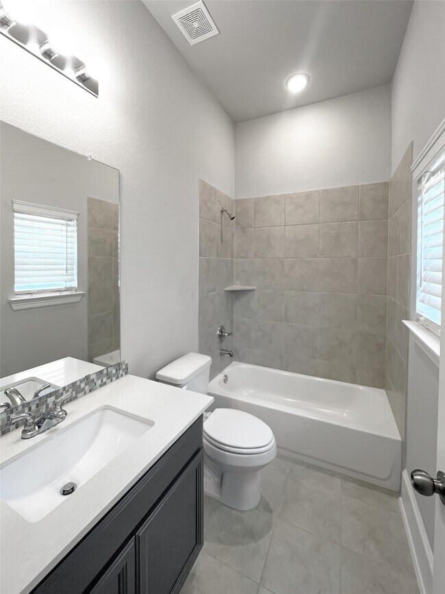 Building Photo - 16807 Hemlock Grove Dr