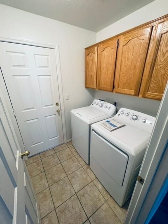 Building Photo - *WONDERFUL SINGLE STORY HOME IN "GREEN VAL...