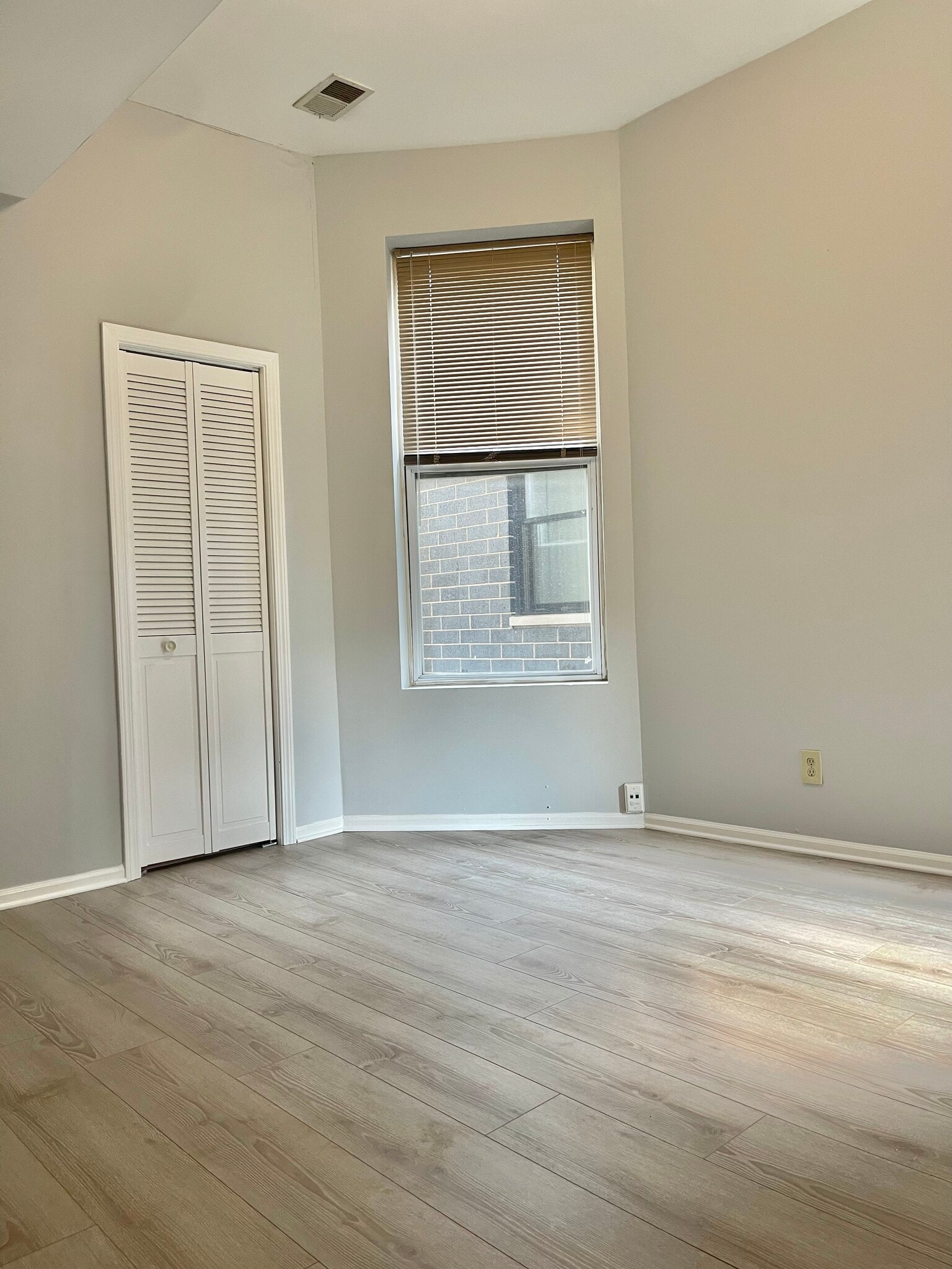 Building Photo - 4823 S Champlain Ave