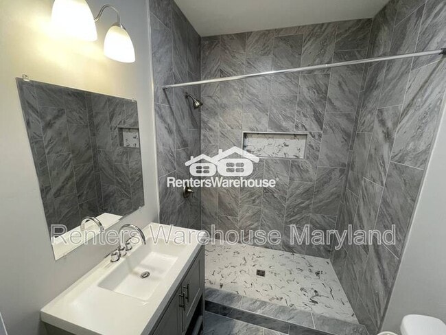 Building Photo - 921 N Patterson Park Ave