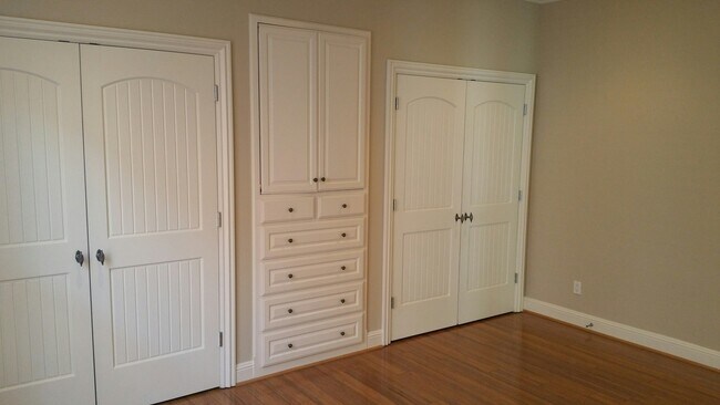 Building Photo - East Main Street