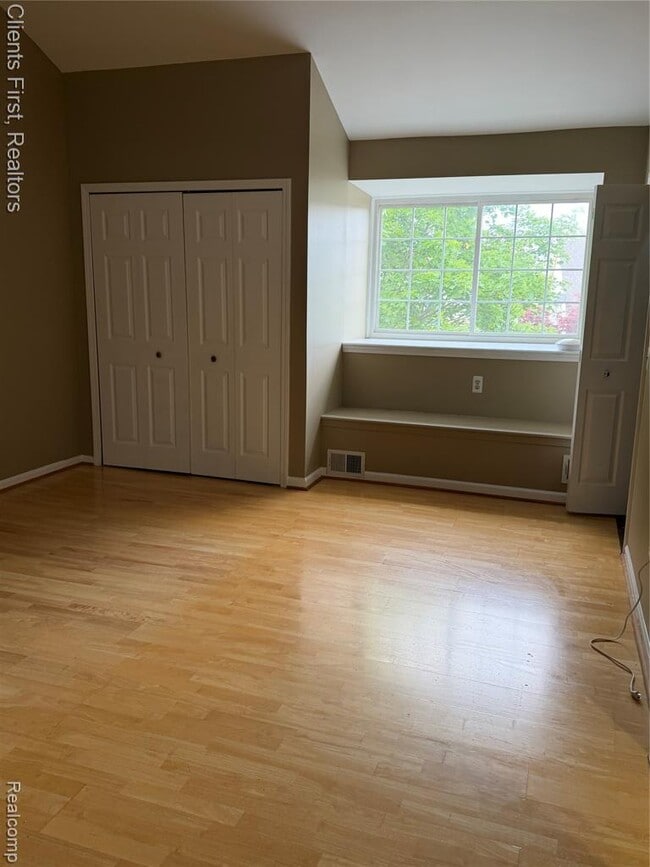 Building Photo - 35285 Pennington Dr