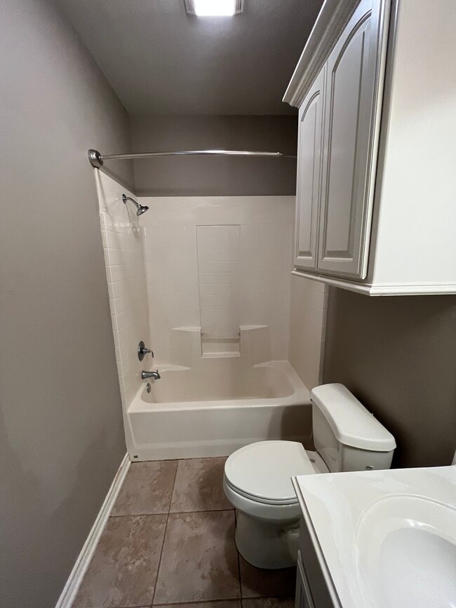 Guest bathroom - 2615 Pine Crest Dr