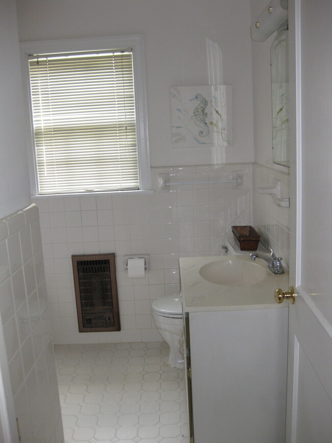Building Photo - 1136 Hermitage Dr