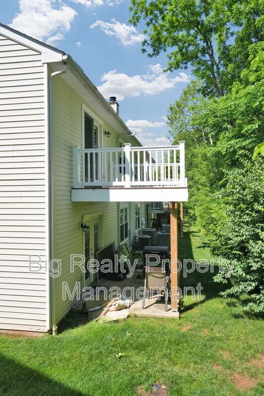 Building Photo - 1732 Rosewood Ct