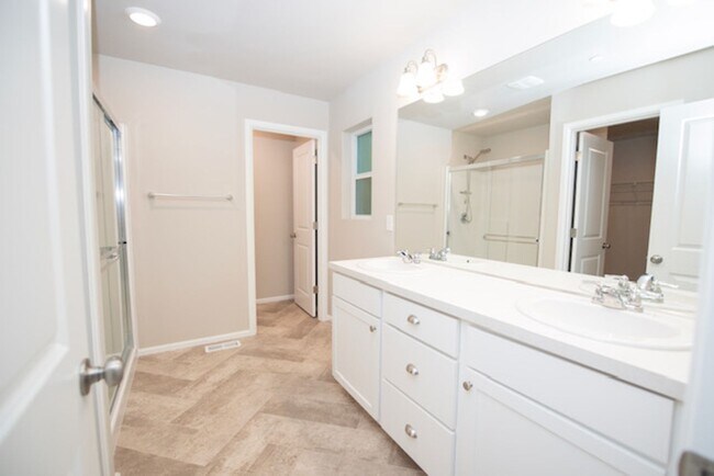 Building Photo - Nearly New Dupont Home 3bed and 2.5 Bath 1940 sq ft