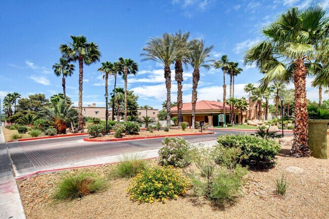 Building Photo - Charming 2 Bed 2 Bath!