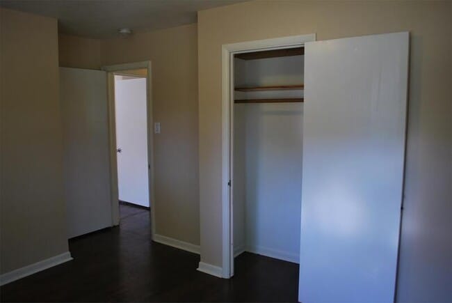 Building Photo - 2830 Hillhaven Ct SE