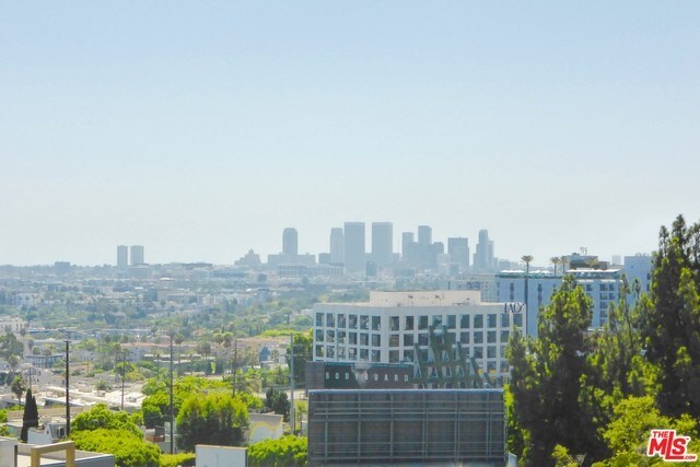 Building Photo - 1211 Sunset Plaza Dr