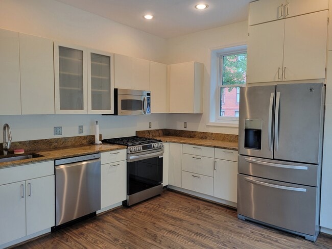Building Photo - 255 10th St NE