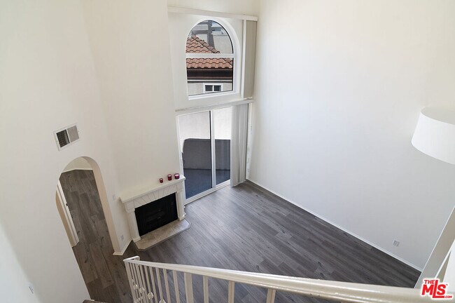 Building Photo - 620 S Gramercy Pl