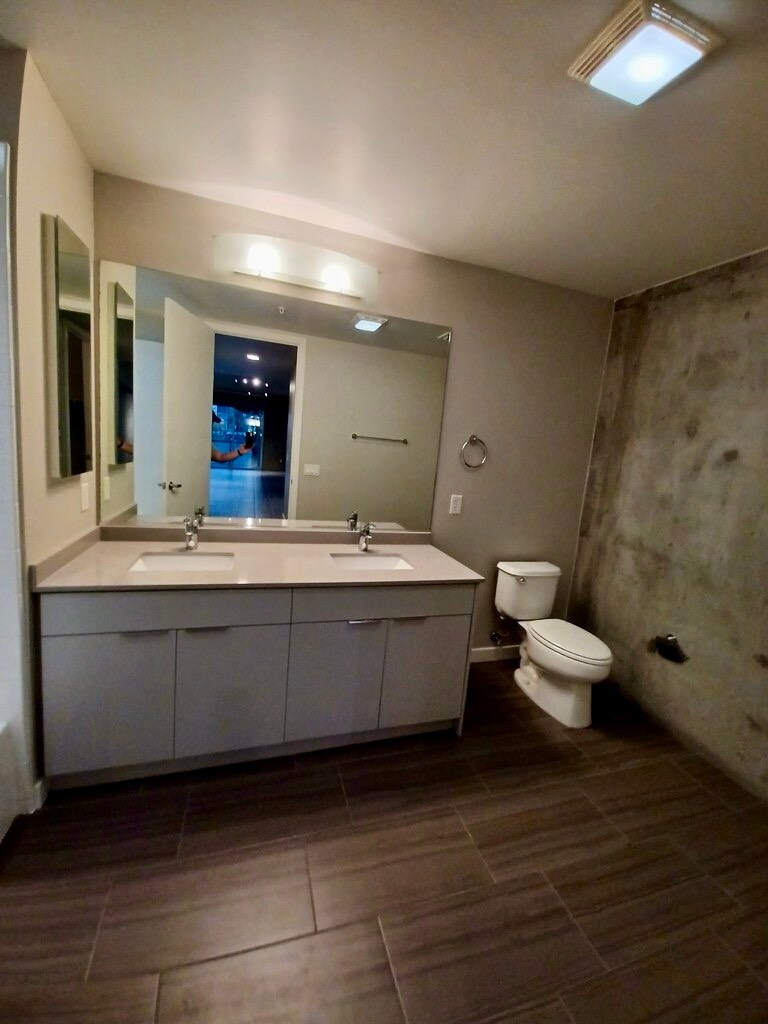 Building Photo - 353 E Bonneville Ave