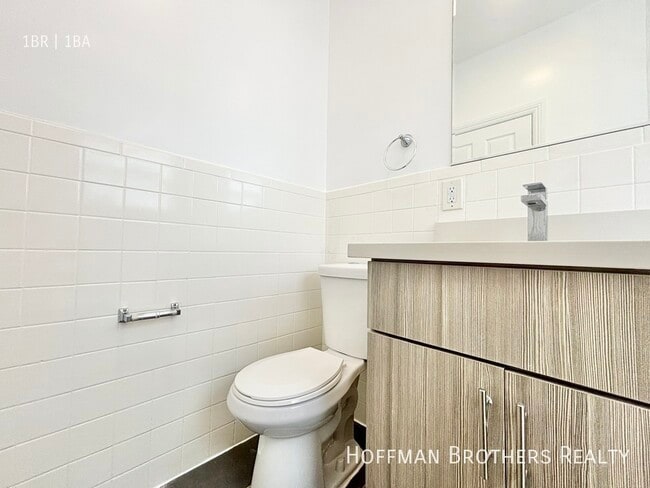 Building Photo - 1215 N Berendo St