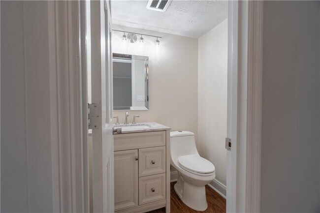 Building Photo - 330 Winding River Dr