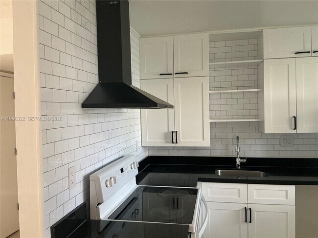 Building Photo - 501 Gardens Dr