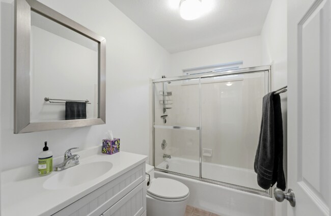 Building Photo - 12 E 500 S