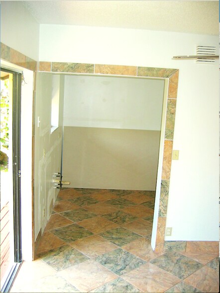 Kitchen area - 4210 SW 51st St