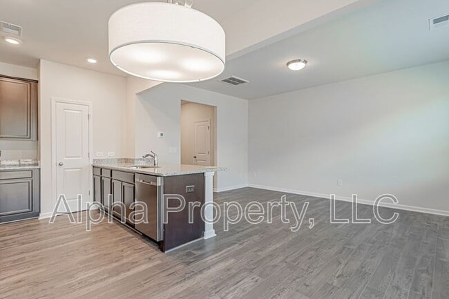 Building Photo - 19 Apricot Ln