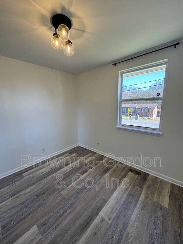 Building Photo - 544 Phipps Dr