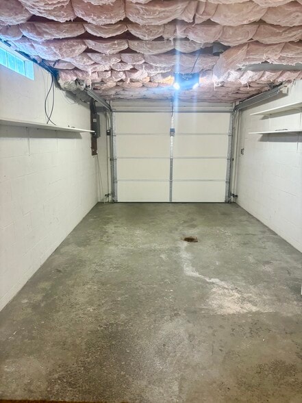 Building Photo - 1033 Wilson Ave