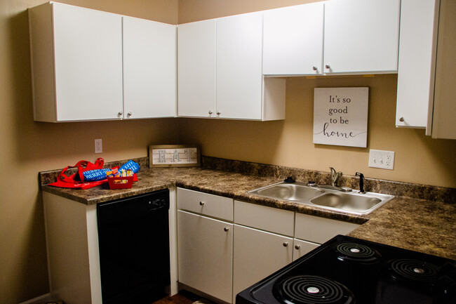 Primary Photo - Acorn Apartments
