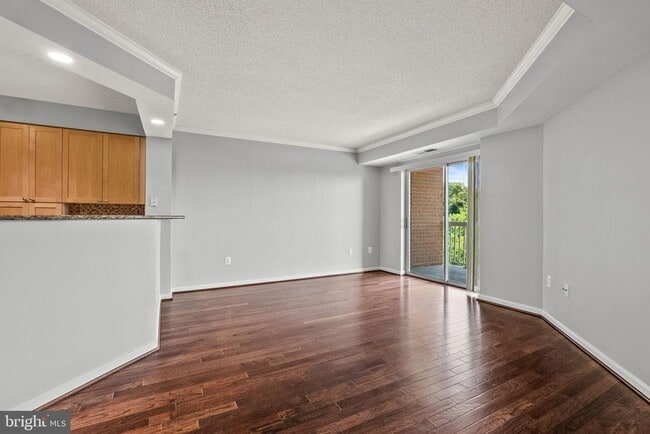 Building Photo - 3101 N Hampton Dr