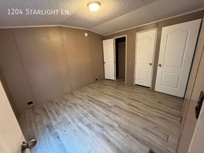 Building Photo - 1204 NW Starlight Cir