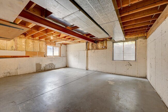 Building Photo - $2,800 - 3 Bed. 2.5 Bath Home with AC, Lof...