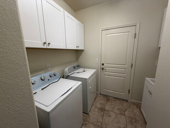 Building Photo - 9225 Sassafras Trail