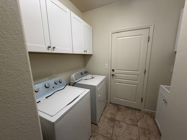 Building Photo - Reno Rental Finders - 9225 Sassafras Trail Reno, NV 89523
