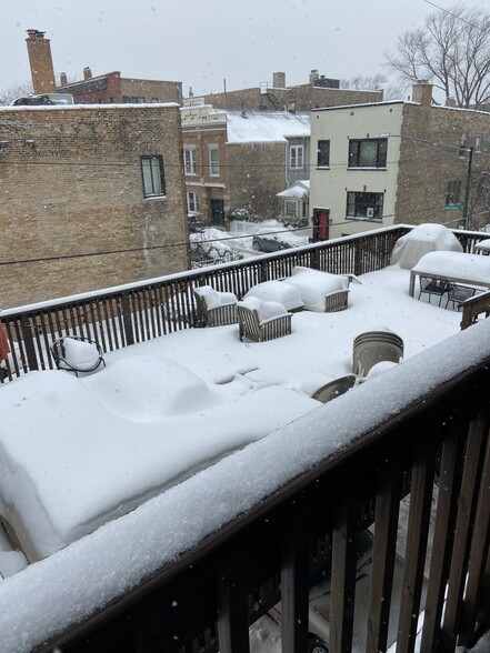 Community Deck - 1760 N Wells St