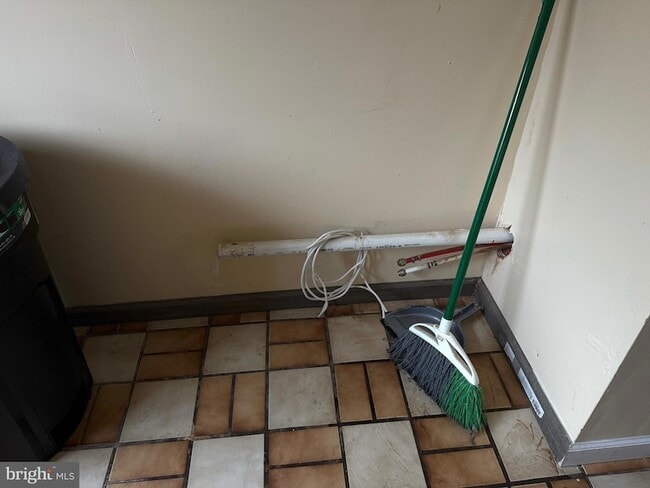 Building Photo - 2553 Carroll St