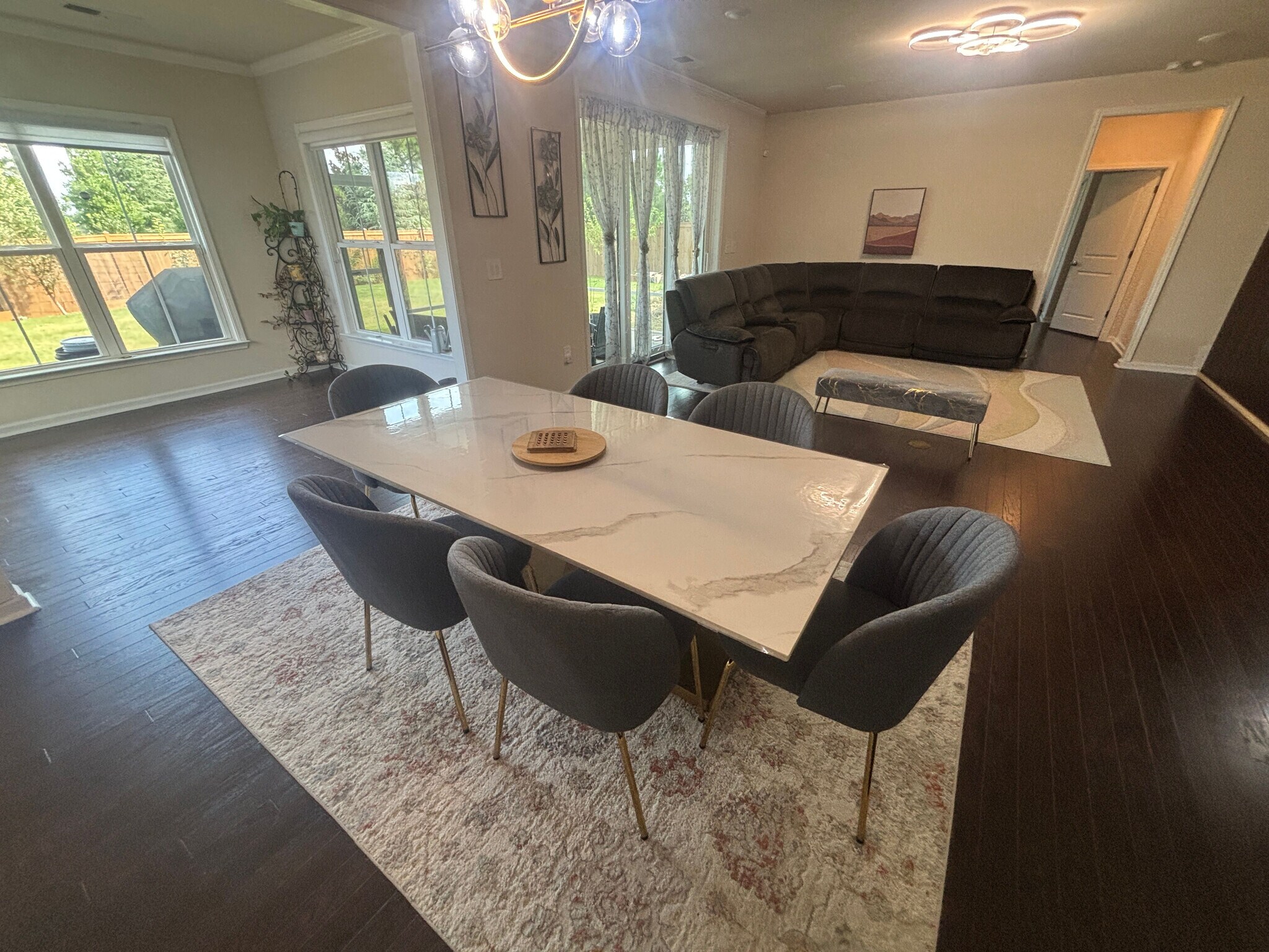 Building Photo - Room in House on Aintree Ave