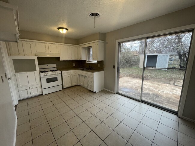 Building Photo - 3-Bed, 1.5-Bath Home in Del City